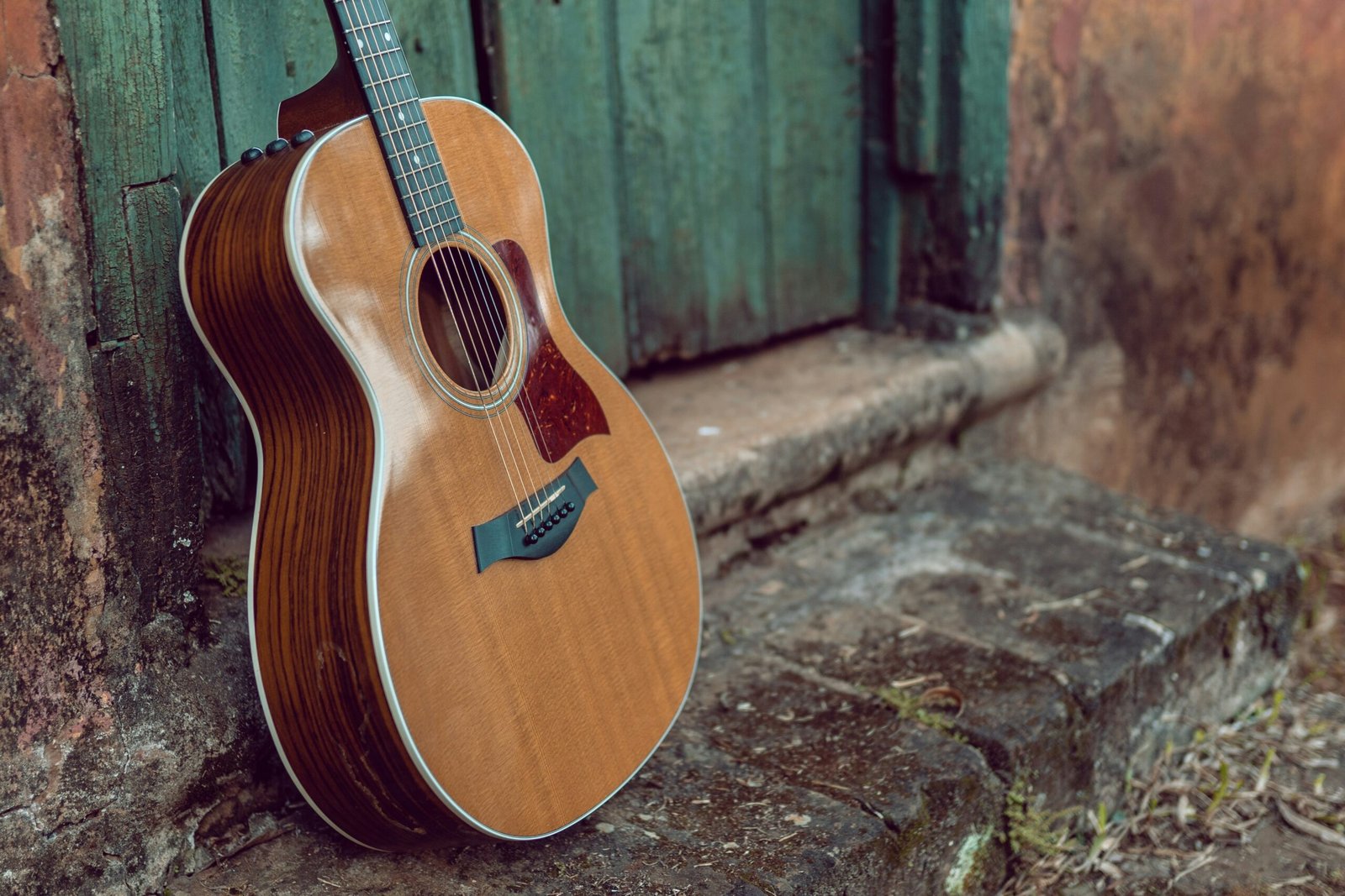 Best Acoustic Guitars Under $500: 2024 Buyers Guide